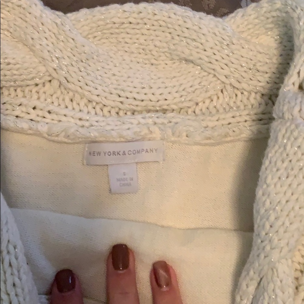 Sweater - Picture 4 of 4